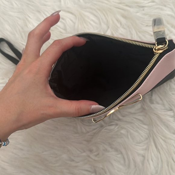 NWOT TAGS VICTORIA’S SECRET WRISTLET - Picture 3 of 4